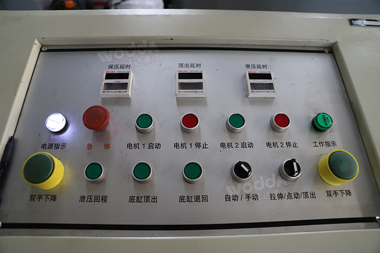 按鈕控制臺(tái).jpg