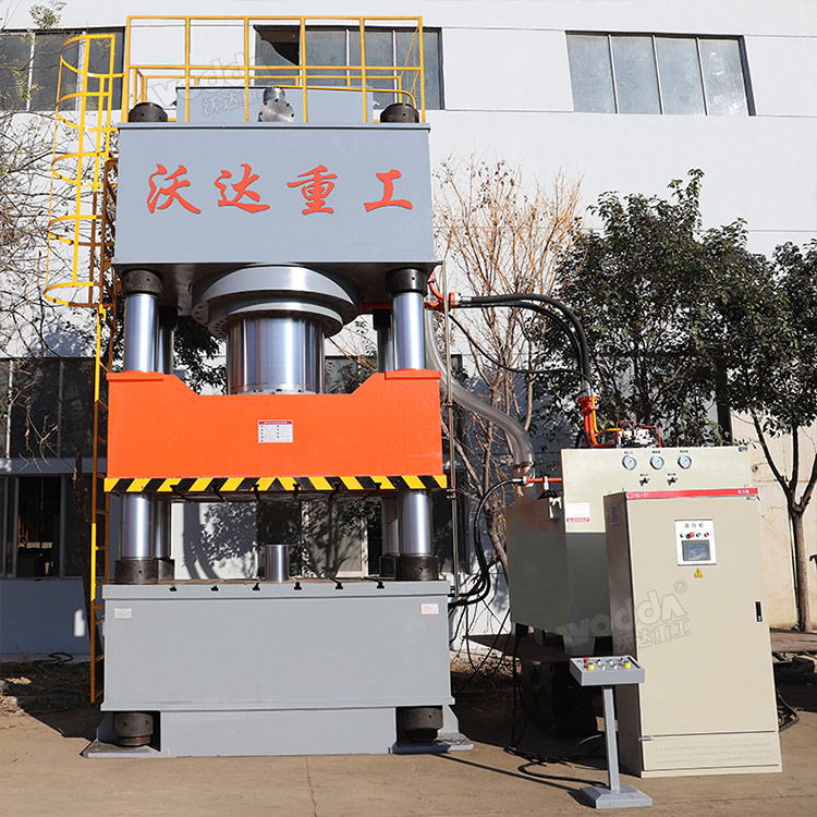 2000噸三梁四柱油壓機(jī).jpg