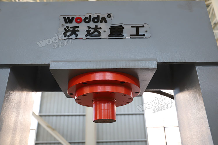 龍門式油壓機(jī)（壓頭式）.jpg