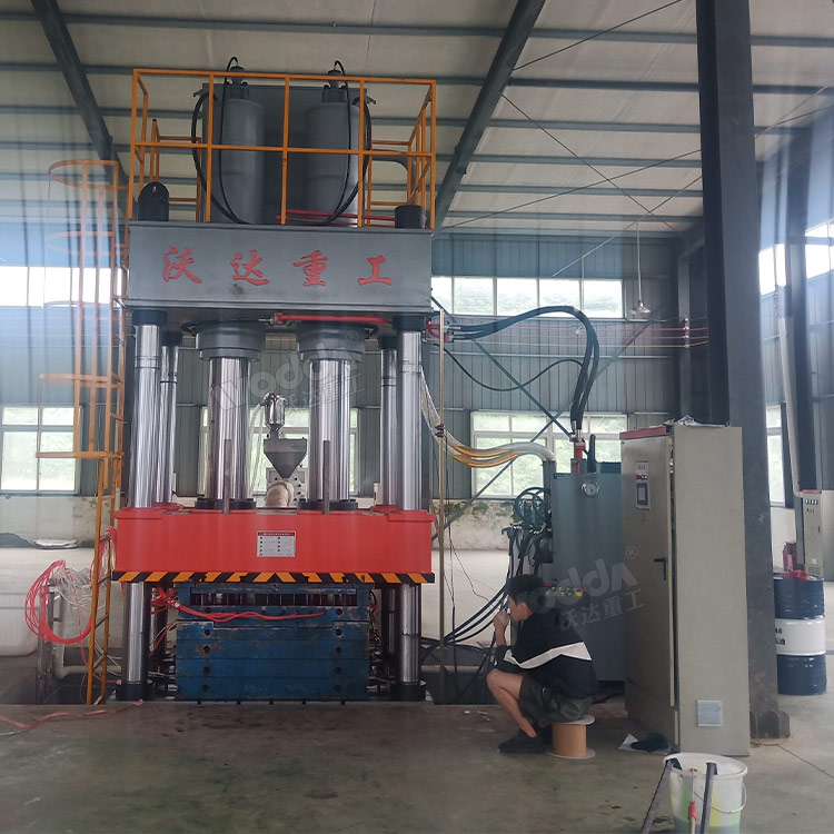 630噸建筑塑料模殼成型油壓機.jpg