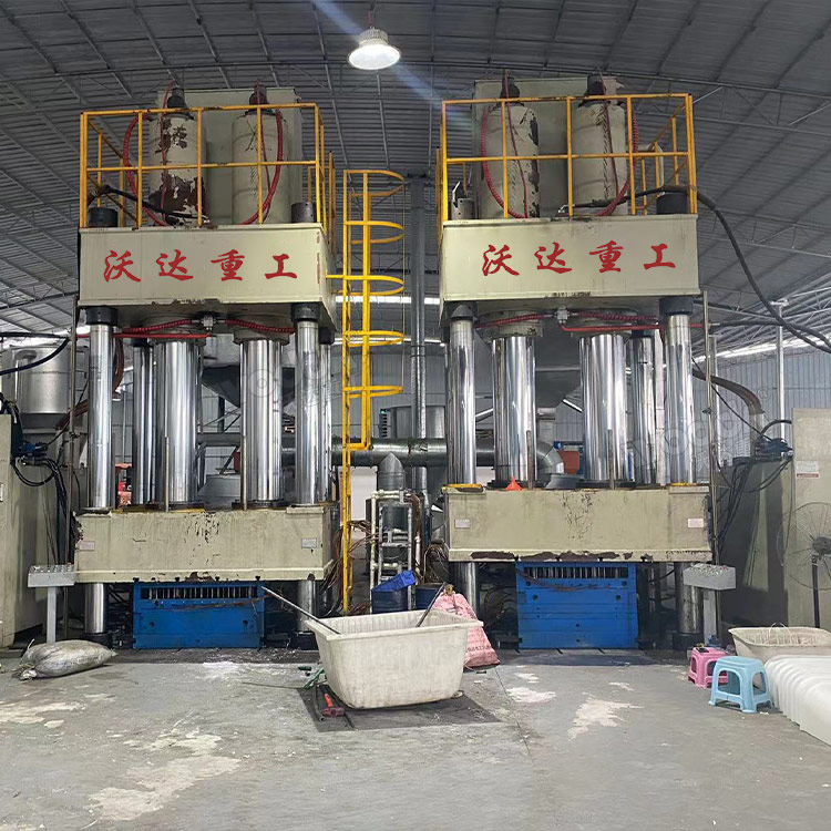 1000噸建筑塑料模殼成型油壓機.jpg