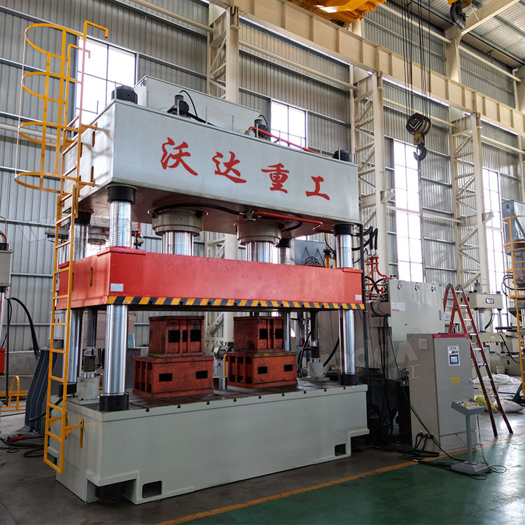 1000噸玻璃鋼水箱板成型油壓機.jpg