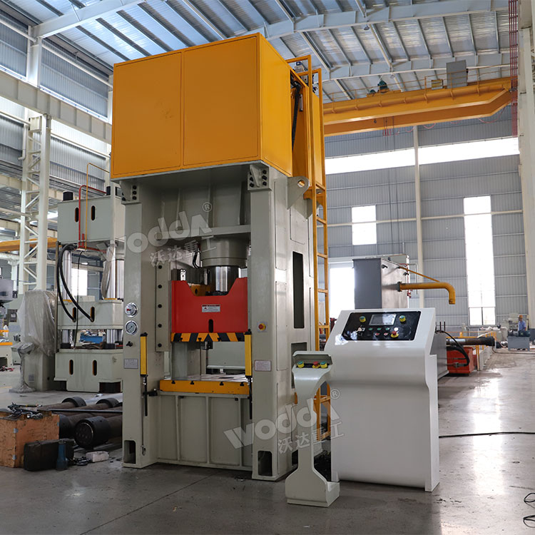 200噸框架式油壓機.jpg